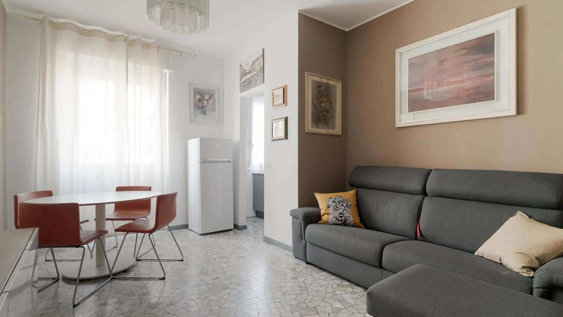 Guesthost - M1 Pasteur Apartment With Balcony Milánó