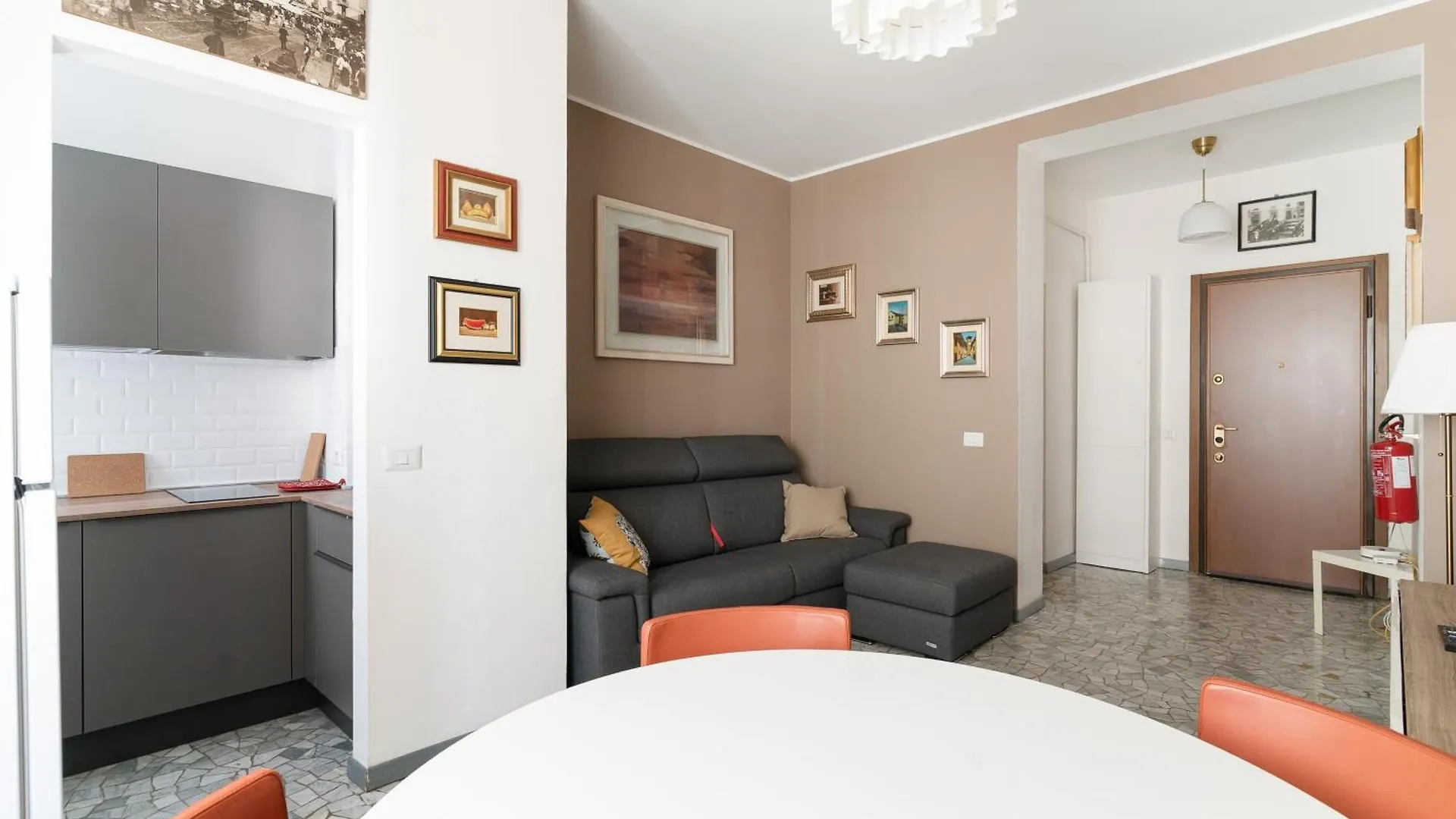 Guesthost - M1 Pasteur Apartment With Balcony Milánó