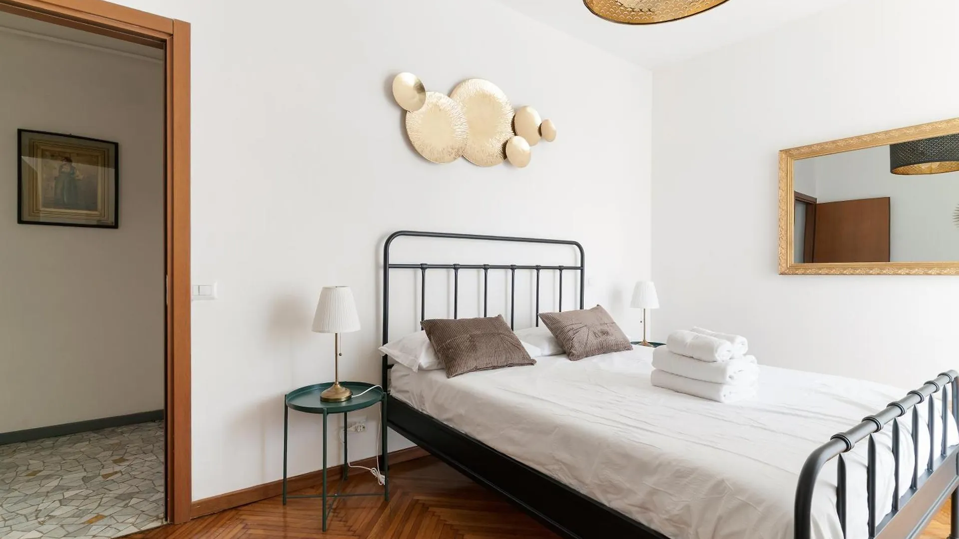 Guesthost - M1 Pasteur Apartment With Balcony Milánó