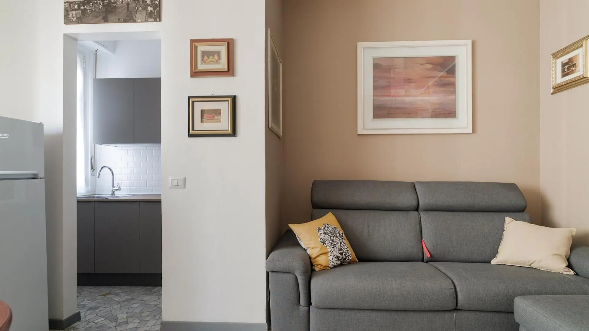 Guesthost - M1 Pasteur Apartment With Balcony Milánó