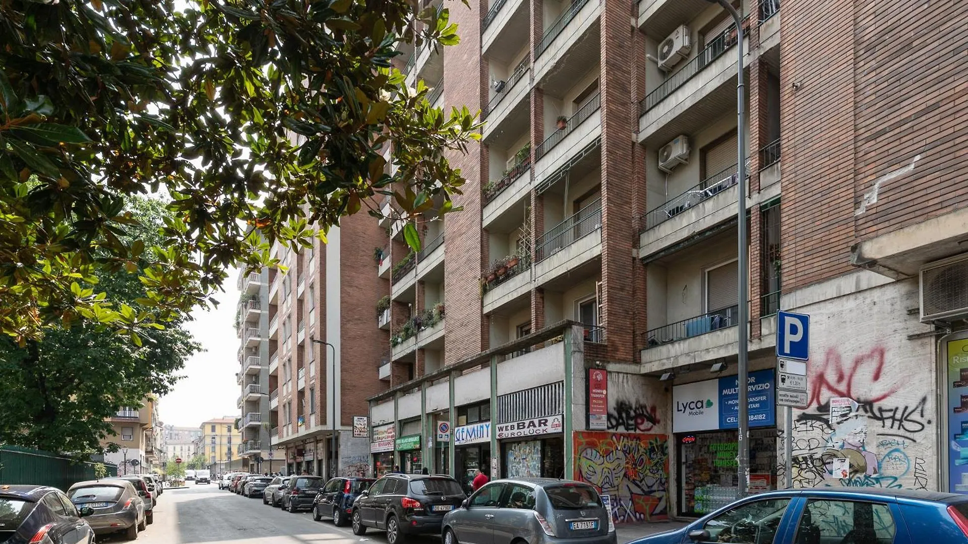 Guesthost - M1 Pasteur Apartment With Balcony Milánó 0*,