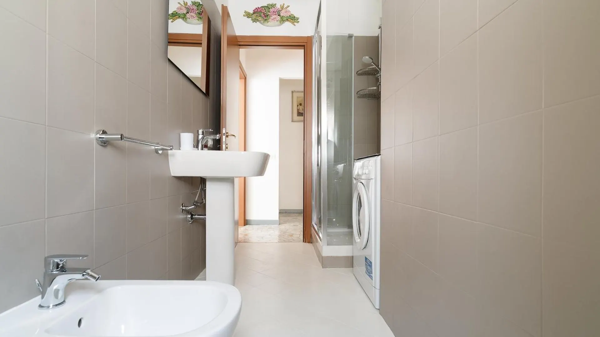 Guesthost - M1 Pasteur Apartment With Balcony Milánó Olaszország