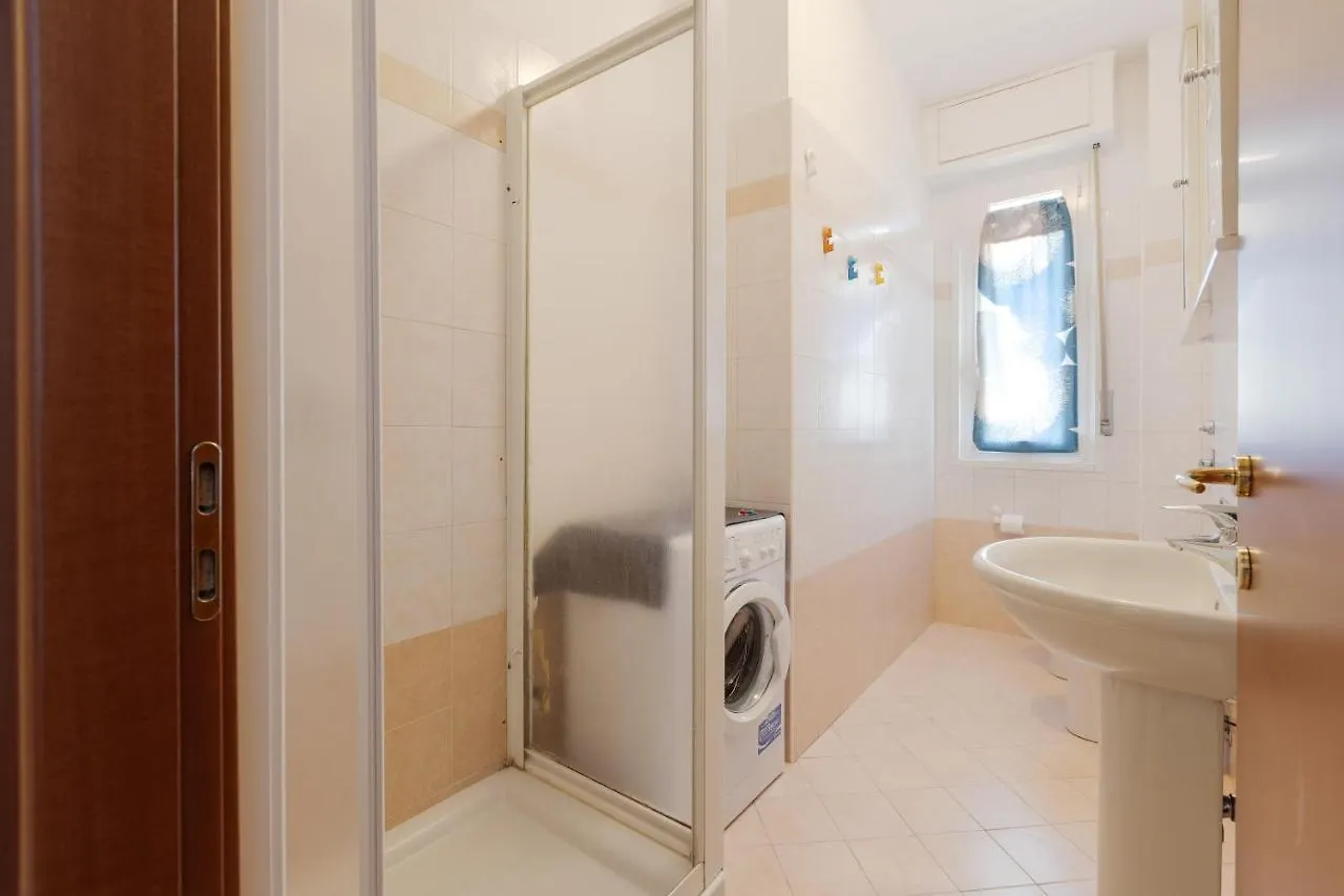 Apartment With Balcony - 50 M Far From M1 Pasteur Milan