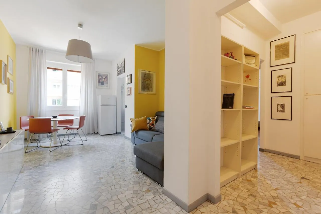 Apartment With Balcony - 50 M Far From M1 Pasteur Milan Italy