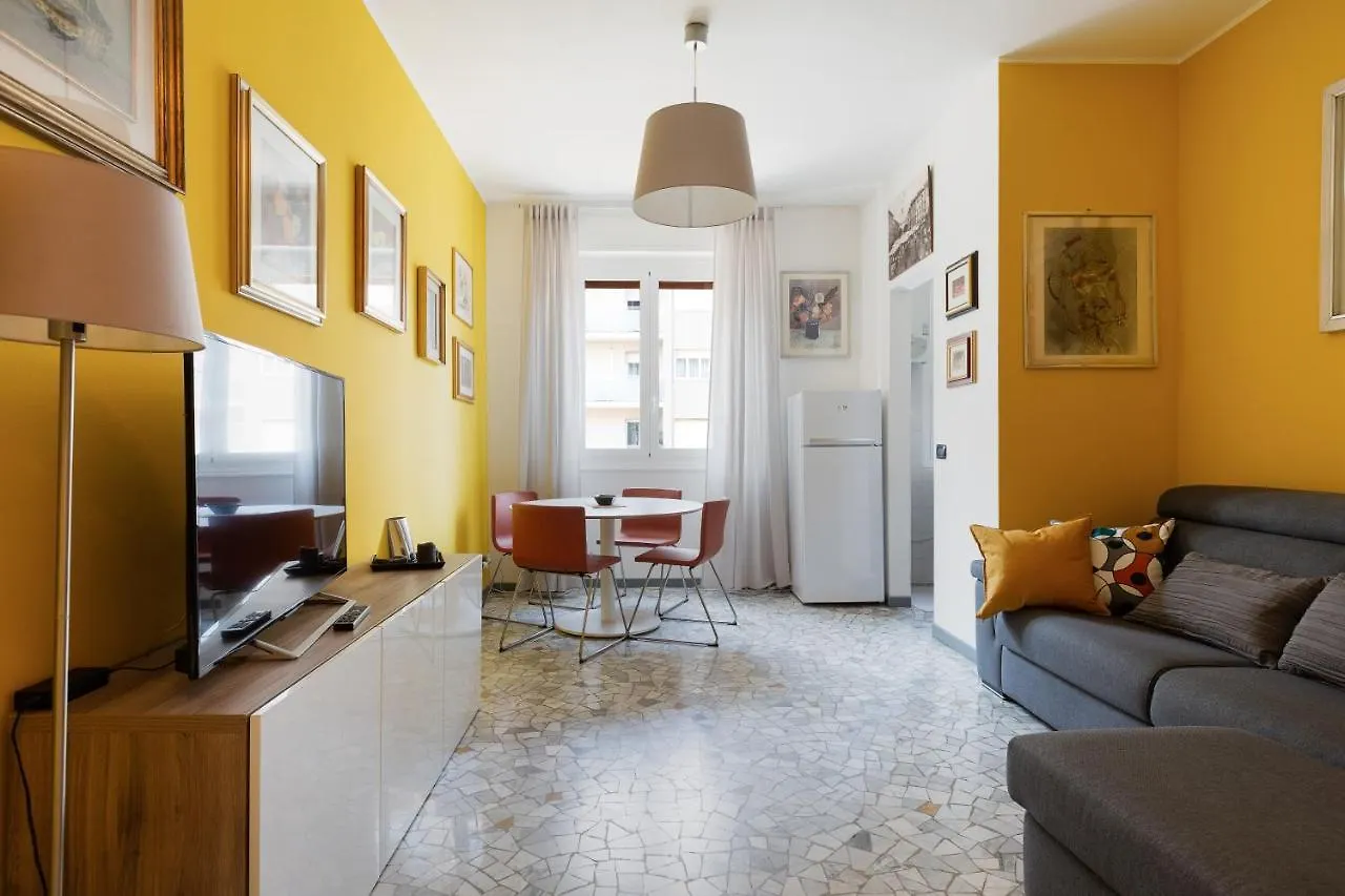 Apartment With Balcony - 50 M Far From M1 Pasteur Milan 0*,  Italy
