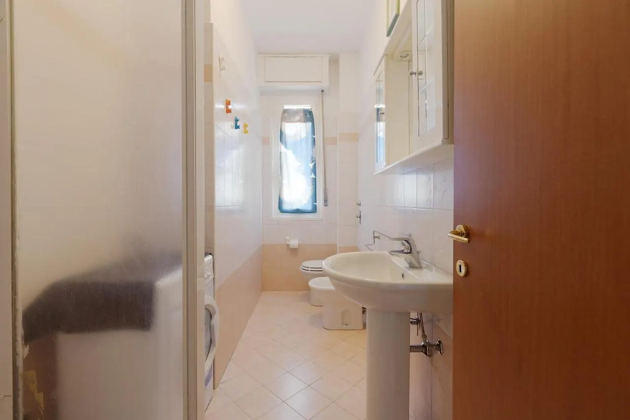 Apartment With Balcony - 50 M Far From M1 Pasteur Milan