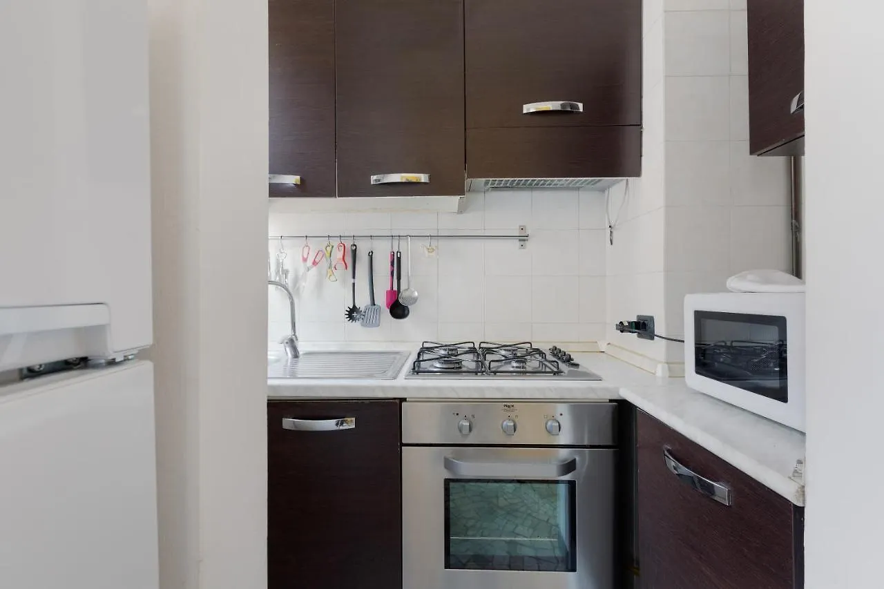 Apartment With Balcony - 50 M Far From M1 Pasteur Milan